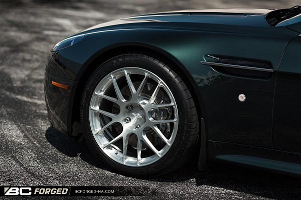 Фото дисков BC Forged RS40 Глянцевый лак на Aston Martin Vantage 3
