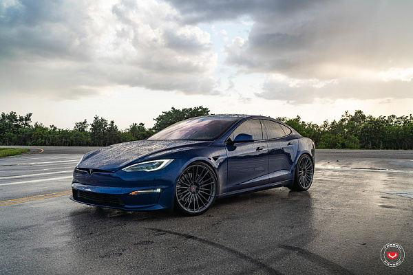 Фото дисков Vossen S17-04 Глянцевый графит на Tesla Model S