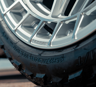 Фото дисков Vossen HFX-1 (8-Lug) на GMC Hummer EV