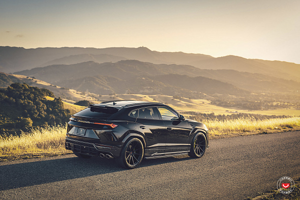 Фото дисков Vossen M-X2 Черный сатин на Lamborghini Urus