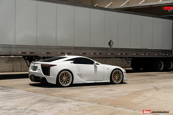 Фото дисков Anrky AN30 Сатиновое золото на Lexus LFA