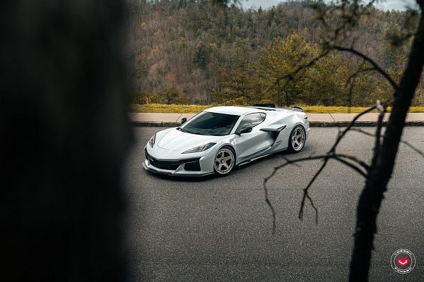 Фото дисков Vossen GEN-01 (3-Piece) Сатиновый лак на Chevrolet Corvette C8