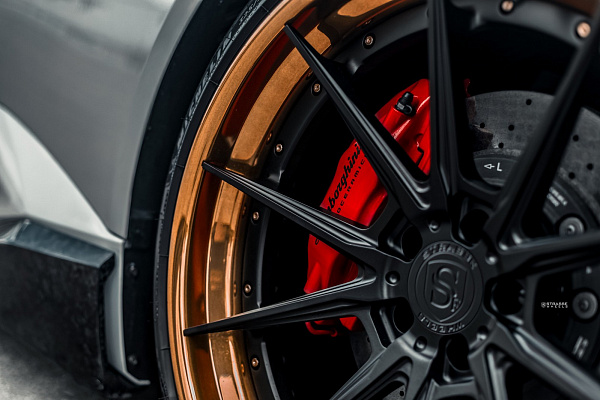 Фото дисков Strasse Wheels SV10 Deep Concave FS Другой цвет на Lamborghini Huracan