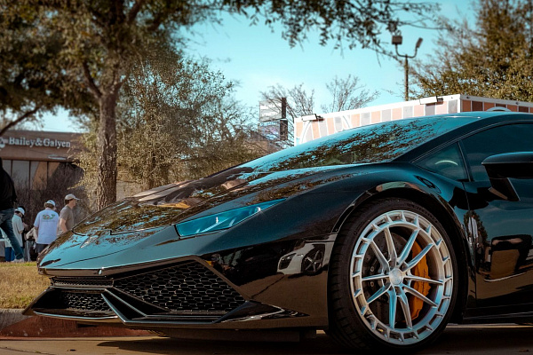 Фото дисков Bola FP3 Сатиновый лак на Lamborghini Huracan