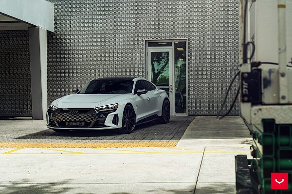 Фото дисков Vossen VFS-1 Черный сатин на Audi E-tron GT