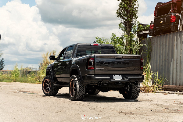 Фото дисков Anrky AN36-S Черный глянец на Ram 1500 V