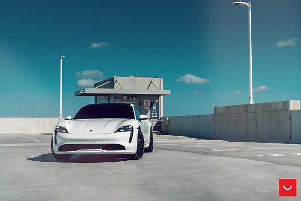 Фото дисков Vossen HF-2 Черный глянец на Porsche Taycan I