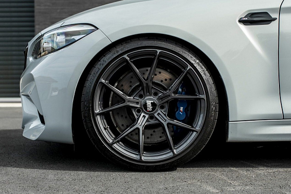 Фото дисков Bola FLY Глянцевый графит на BMW 2/M2 (F22/F87)