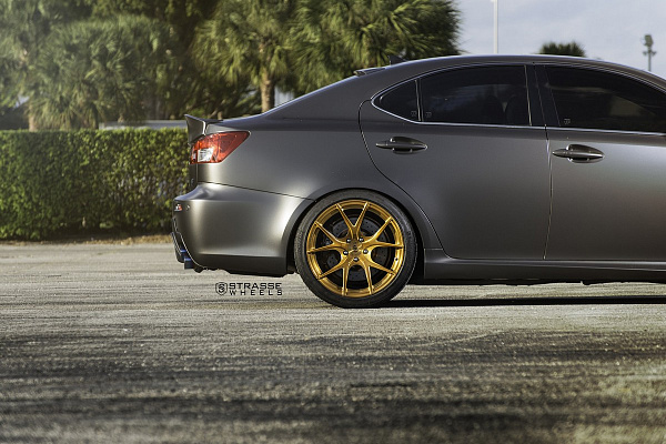 Фото дисков Strasse Wheels SM5R Deep Concave Monoblock Сатиновое золото на Lexus IS II