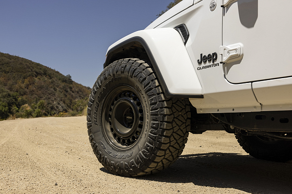 Фото дисков Rotiform STL Черный глянец на Jeep Gladiator II (JT)