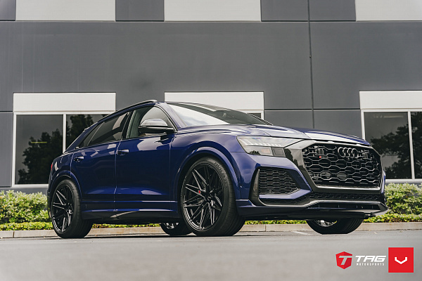 Фото дисков Vossen HF-7 Черный глянец на Audi Q8