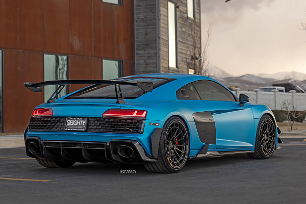 Фото дисков Strasse Wheels SV15FF Deep Concave FS Черный глянец на Audi R8 (4S)