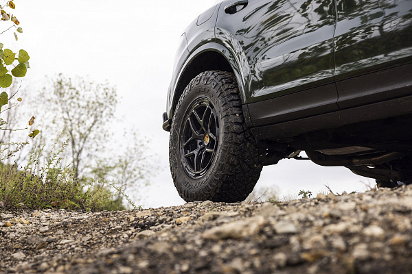 Фото дисков Black Rhino STALLBERG Черный сатин на Porsche Cayenne II