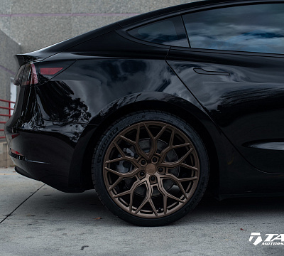 Фото дисков Vossen HF-2 на Tesla Model 3