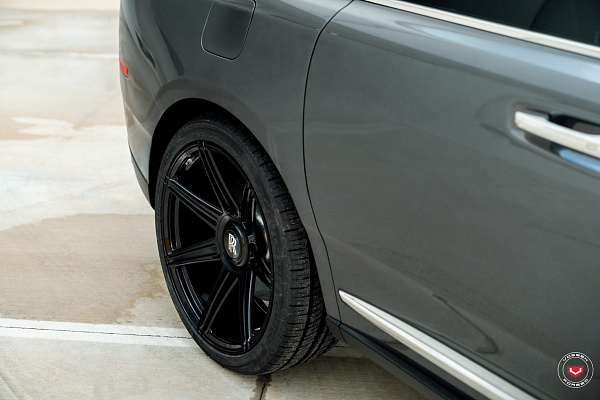 Фото дисков Vossen S17-11 Черный глянец на Rolls-Royce Cullinan