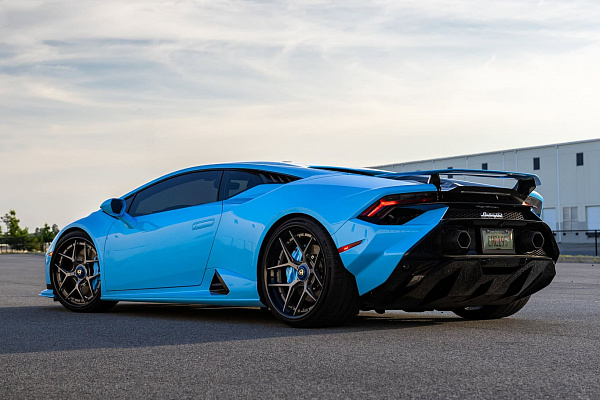 Фото дисков Brixton Forged PF7 Матовый графит на Lamborghini Huracan