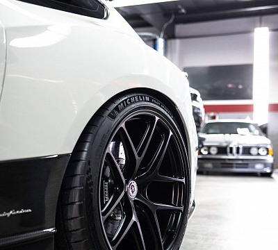 Фото дисков HRE R101 Lightweight на Ferrari FF