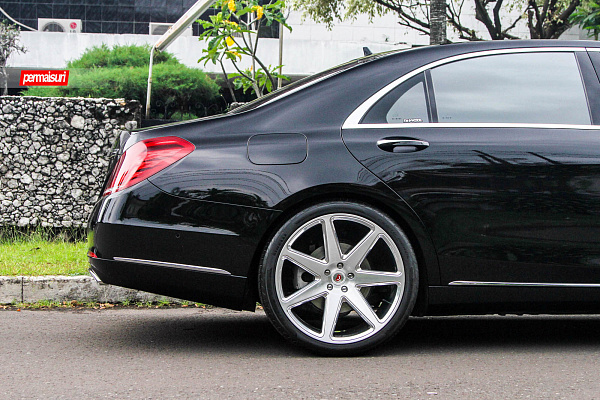 Mercedes-Benz S-Class W222