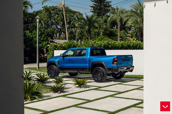 Фото дисков Vossen HF6-5 Черный сатин на Ram 1500 V