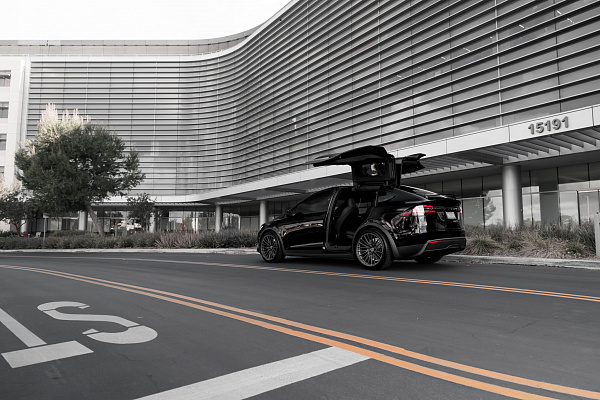 Фото дисков Brixton Forged PF20 R Сатиновый графит на Tesla Model X