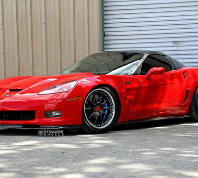 Фото дисков Strasse Wheels R10 Signature на Chevrolet Corvette C6