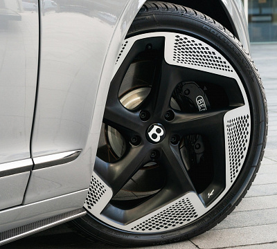 Фото дисков Kahn Type 8 на Bentley Flying Spur III