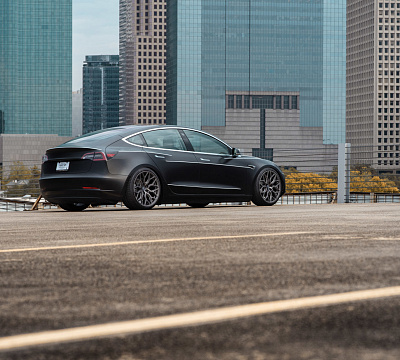 Фото дисков Vossen HF-2 на Tesla Model 3