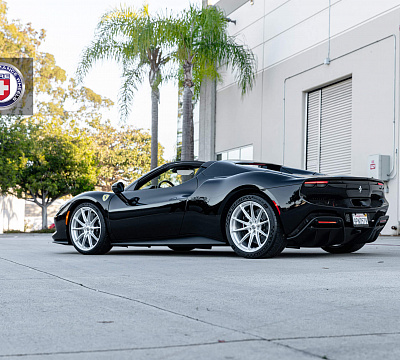 Фото дисков HRE P104SC на Ferrari 296