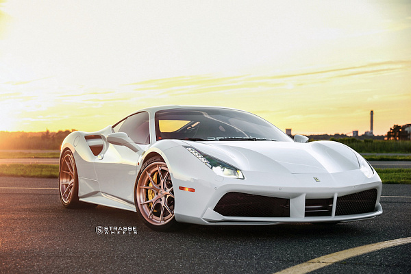 Фото дисков Strasse Wheels SM5R Deep Concave FS Сатиновая темная медь на Ferrari 488