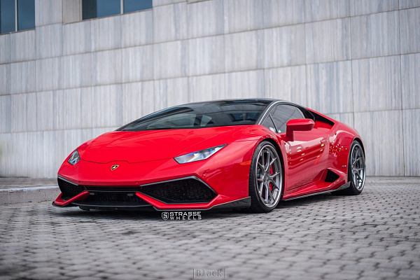 Фото дисков Strasse Wheels SM5R Deep Concave FS Сатиновый темный лак на Lamborghini Huracan