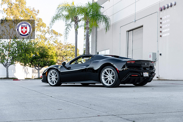 Фото дисков HRE P104SC Глянцевый лак на Ferrari 296