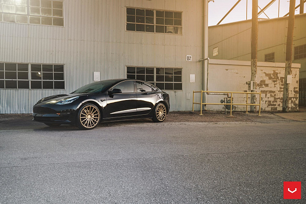 Фото дисков Vossen VFS-2 Сатиновая бронза на Tesla Model 3