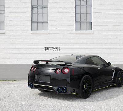 Фото дисков Strasse Wheels SV1 Deep Concave Monoblock на Nissan GT-R