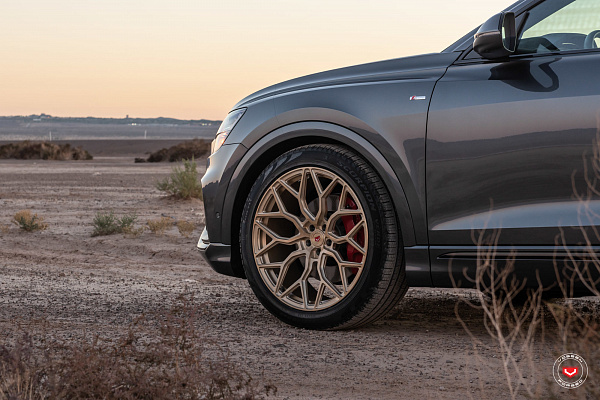 Фото дисков Vossen S17-01 Сатиновая шампань на Audi Q8