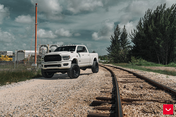 Фото дисков Vossen HFX-1 (8-Lug) Черный сатин на Ram 1500 V