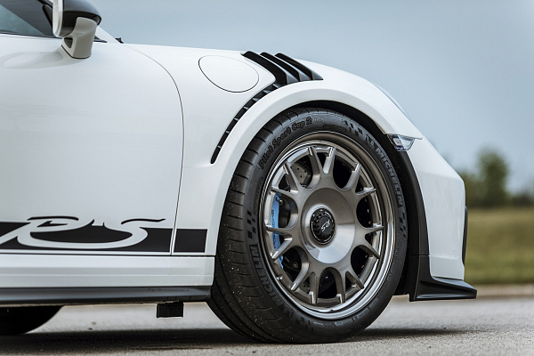 Фото дисков Rotiform TUF-R Сатиновый графит на Porsche 911 VII