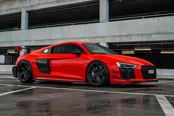 Фото дисков Radi8 R804.C Черный глянец на Audi R8 (4S)