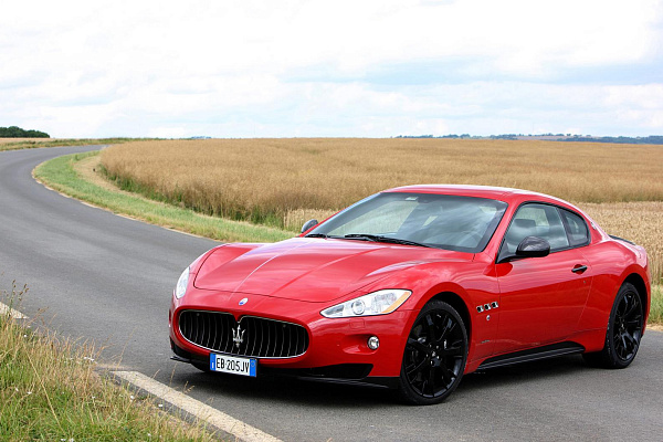Фото дисков Maserati TRIDENT Черный глянец на Maserati GranTurismo I