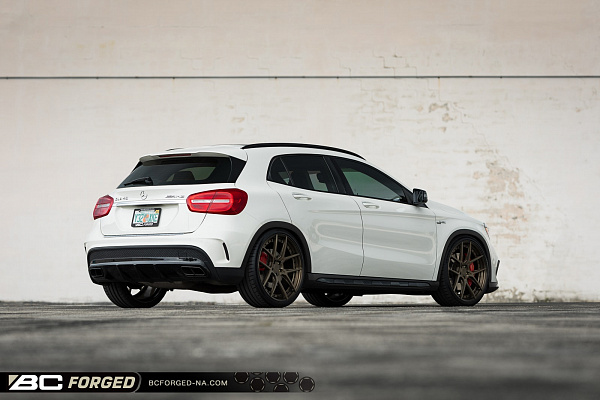 Фото дисков BC Forged HCA381 Сатиновая бронза на Mercedes-Benz GLA (X156)