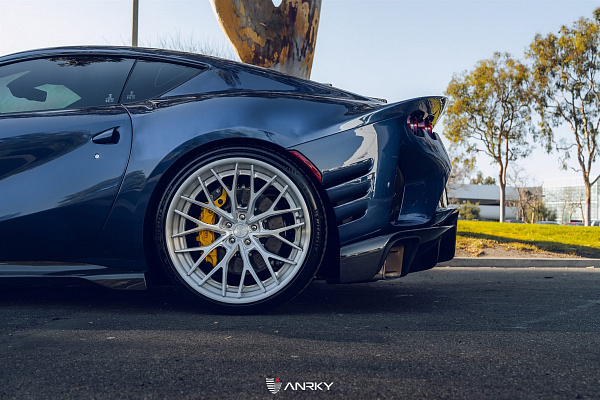 Фото дисков Anrky AN30 Глянцевый лак на Ferrari 812
