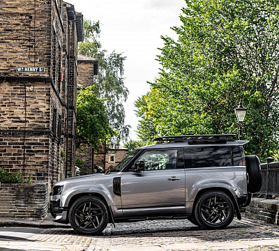 Фото дисков Kahn Type 52 RS на Land Rover Defender II