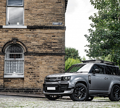 Фото дисков Kahn Type 52 RS на Land Rover Defender II