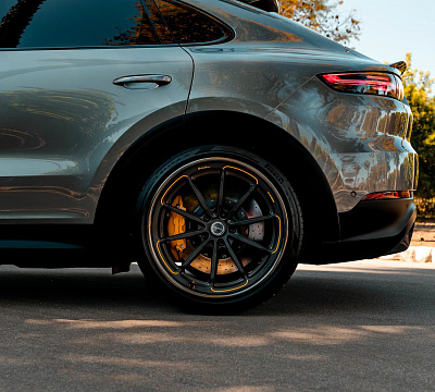 Фото дисков Brixton Forged R11-RS на Porsche Cayenne III