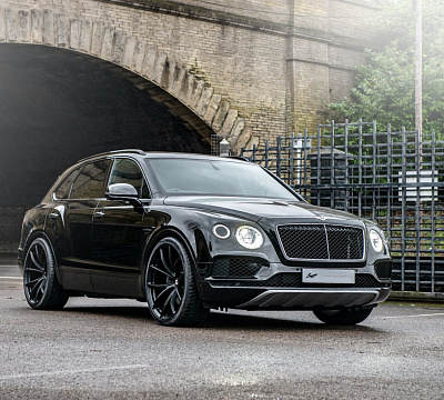 Фото дисков Kahn Type 54 на Bentley Bentayga