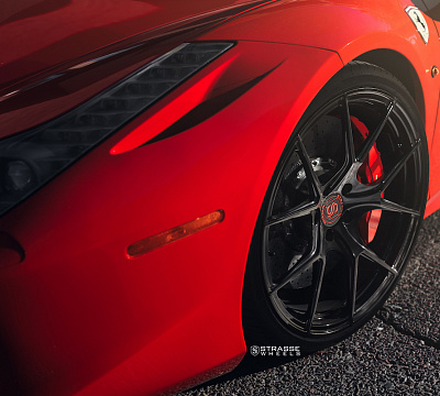 Фото дисков Strasse Wheels SM5R Deep Concave Monoblock на Ferrari 458