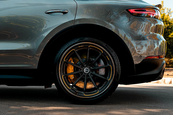 Фото дисков Brixton Forged R11-RS Сатиновый темный лак на Porsche Cayenne III