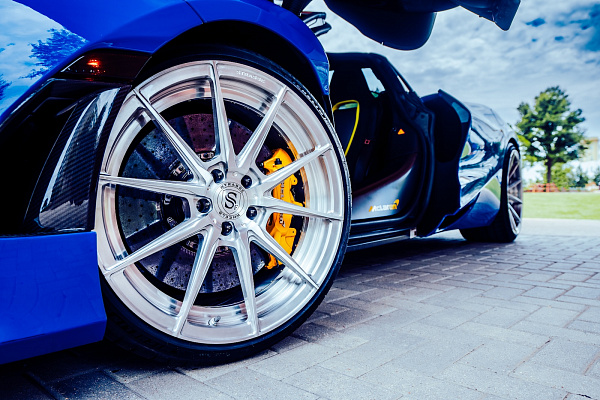 Фото дисков Strasse Wheels SV10 Deep Concave Duoblock Глянцевый лак на McLaren 720S