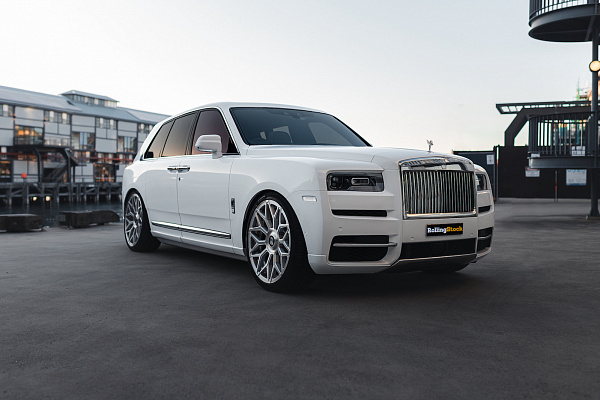 Фото дисков Strasse Wheels SV20M Deep Concave Duoblock RR Сатиновый тонированный лак на Rolls-Royce Cullinan