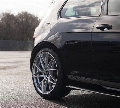 Фото дисков Bola FLR на Volkswagen Golf VII