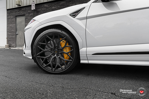 Фото дисков Vossen S17-01 Черный глянец на Lamborghini Urus